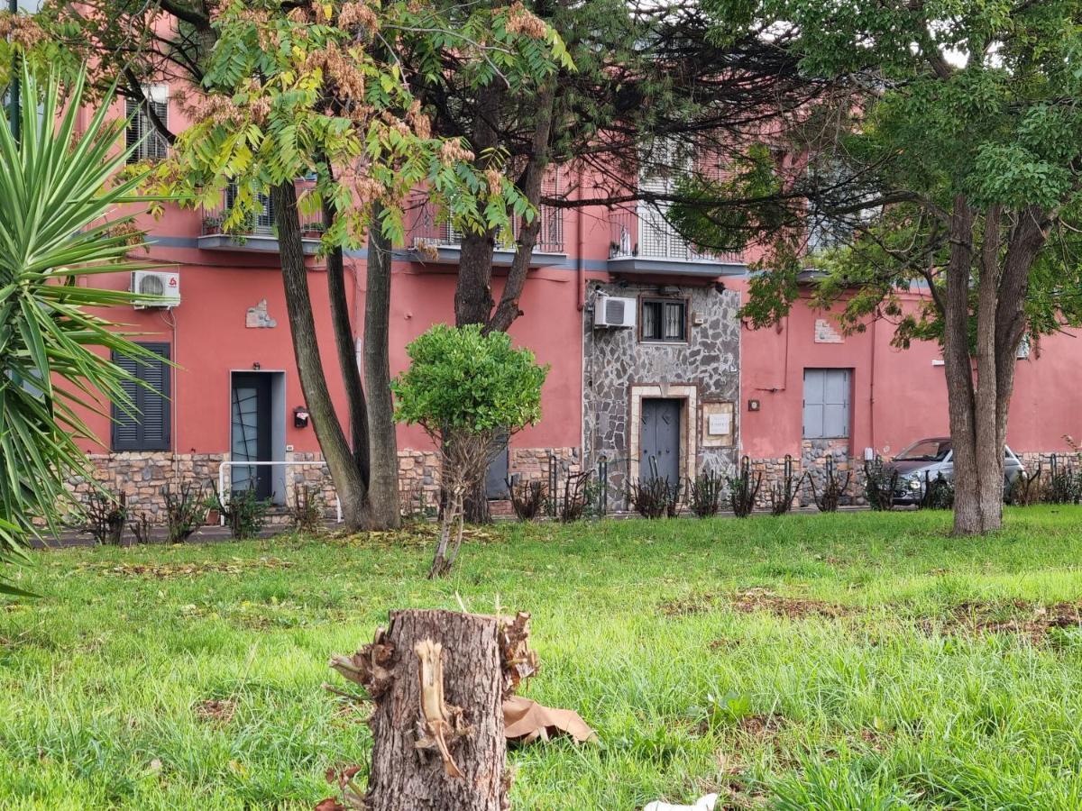 La Tana Del Viaggiatore, Parcheggio Gratuito Neapel Exterior foto